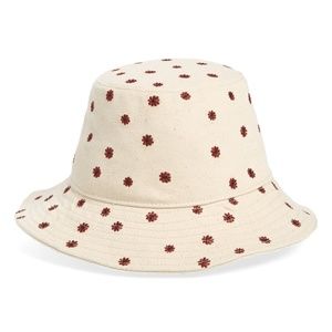 Daisy Embroidered Short Brimmed Canvas Bucket Hat